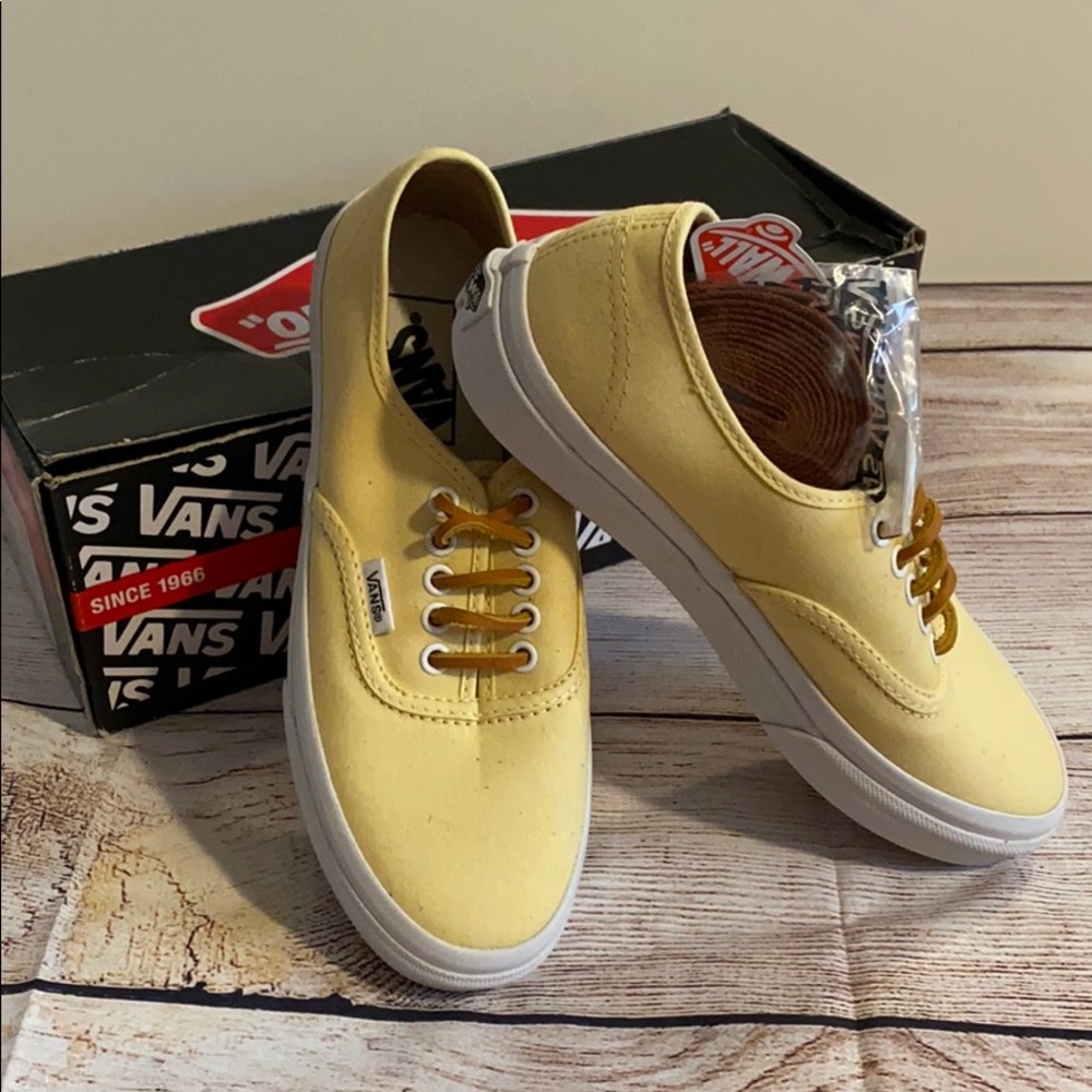 BRAND NEW VANS Yellow Authentic Slim Sz 5 - Picture 5 of 6